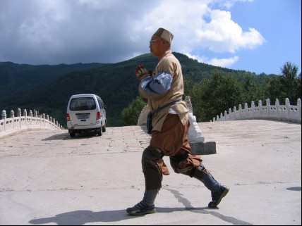 An exclusive interview with Venerable Ren Da of Zhengjue Monastery who made three-step-one-prostration to Wutaishan