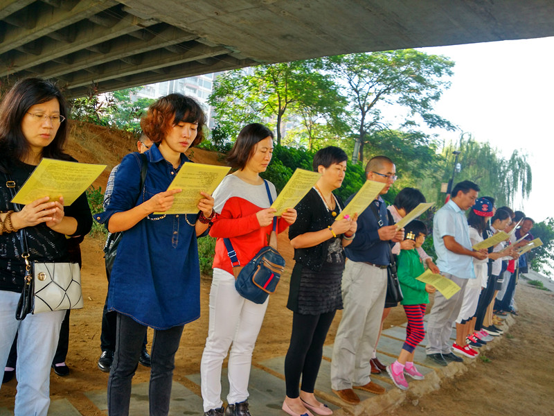 相约石桥下，和谐鱼水情——记东莞和谐护生组放生