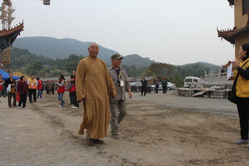 弥勒宝殿开光——师父检查前期工作