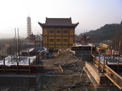 2010年11月25日藏经楼地基柱子浇灌